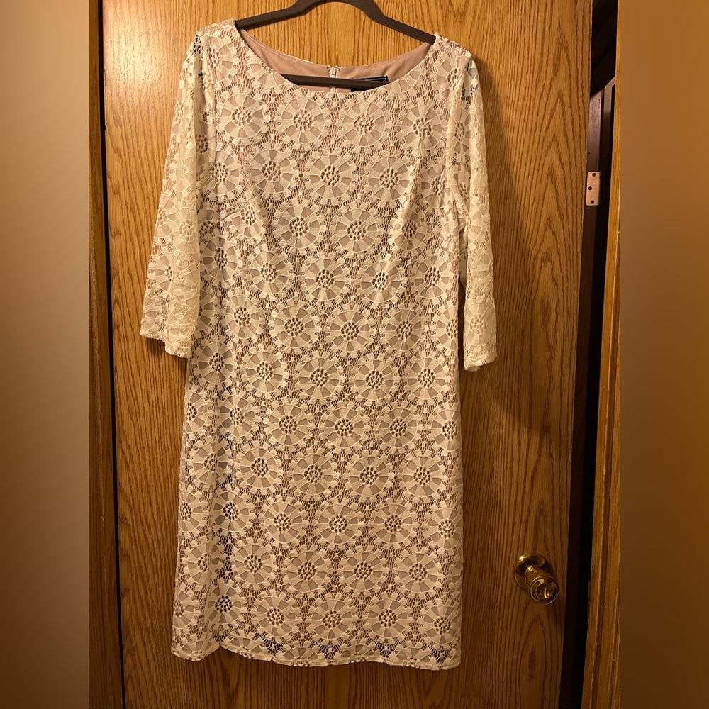 Size 16 Ivory lace pinwheel pattern dress ,see thru 3/4 sleeve,37” knee length